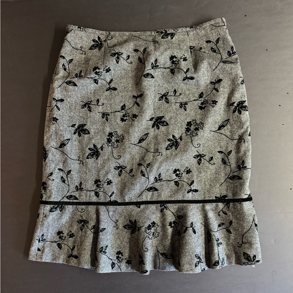 Size 14 Madison Studio-Gray Wool skirt with ruffle bottom and flocked floral